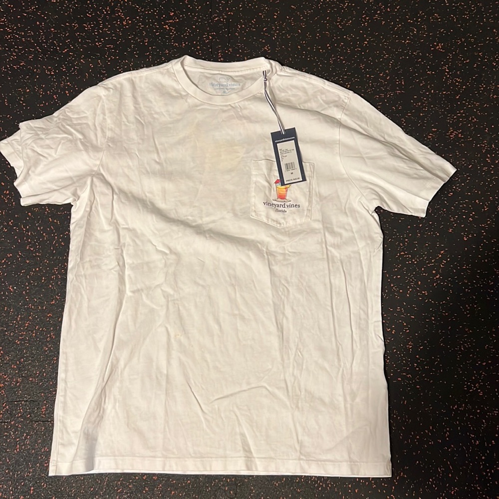 Vineyard vines tshirt